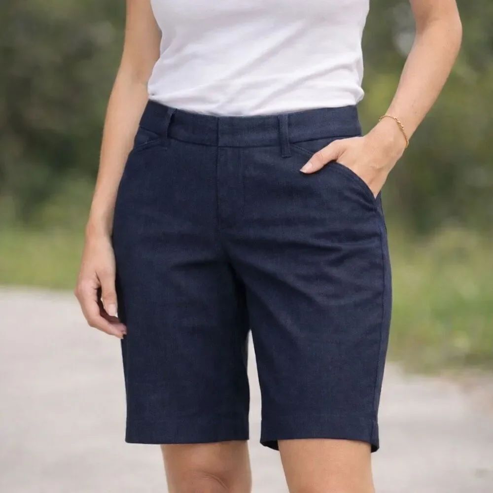 Mossimo Women’s Size 8 Bermuda Shorts Hidden Clasp Flat Front Stretch Casual